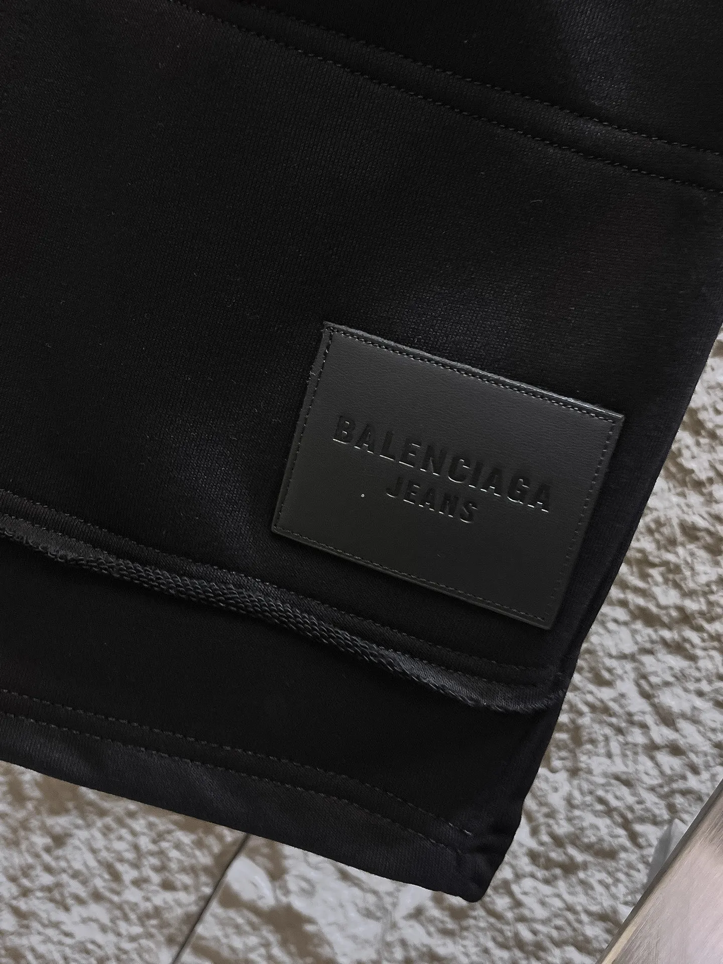 Balenciaga's three-standard complete 2026 summer New Arrival men's casual shorts, advanced custom-made Breathable fabric, Breathable fabric, extremely stretchy and comfortable, impeccable details, top-grade accessories, original logo design concept, delicate and soft feel! The upper body fit is awesome! Size: M-XXXL Please state your height and weight when ordering